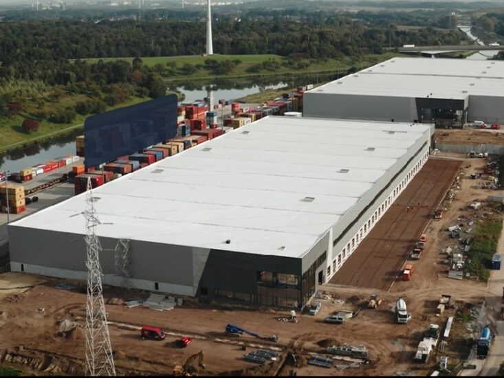 Isolierung eines Logistikzentrums in Belgien