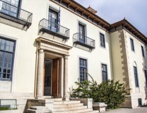 Modernizace střechy na budovách aténské Univerzity Harokopio